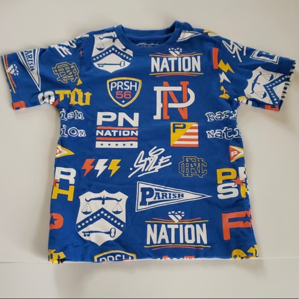 Parish All Over Logo Design T-shirt Boys size Small